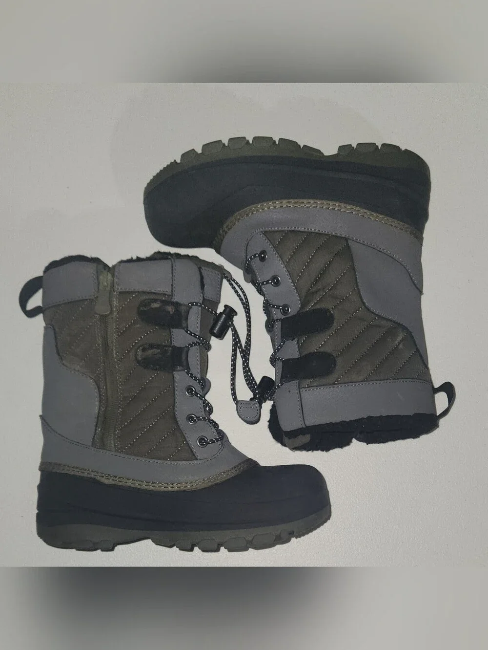 Gray/Green Quilted Winter Boots Size 1 Little Boys
